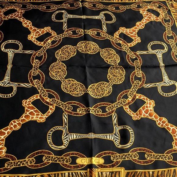 Gucci horse bit animal print chain link silk square scarf - Picture 12 of 16